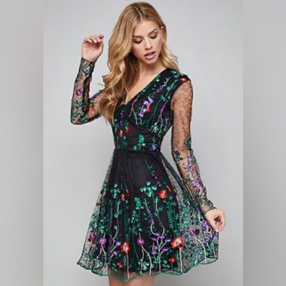 bebe NWT Black Colorful Floral Embroidery Lace Lined Size 8